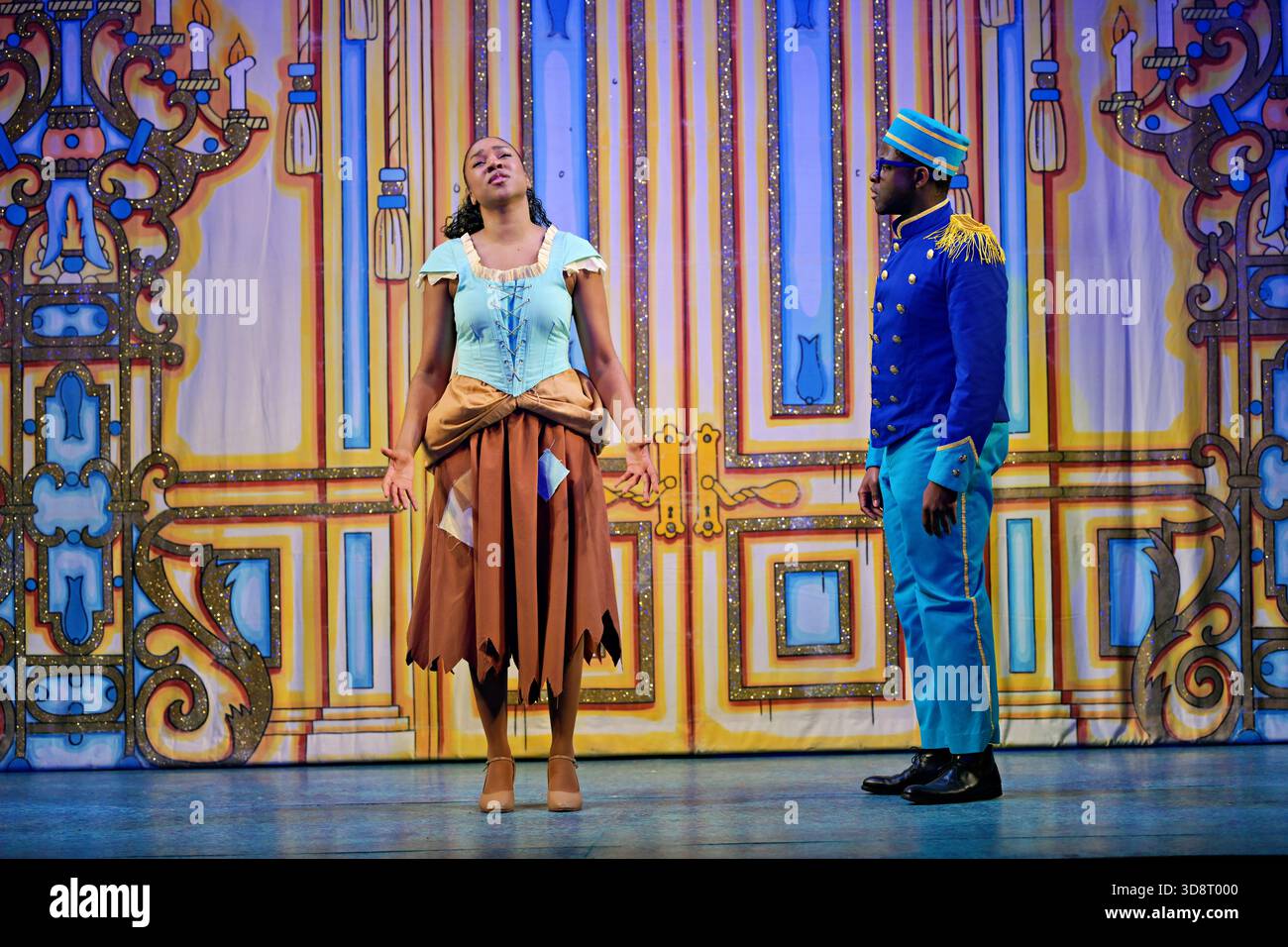 Londres, Royaume-Uni. 2 décembre 2025. Cendrillon - Hackney empire Panto 2025 à Hackney Empire, Londres, Angleterre. (Photo de 李世惠/Voir Li/Picture Capital) crédit : Voir Li/Picture Capital/Alamy Live News Banque D'Images