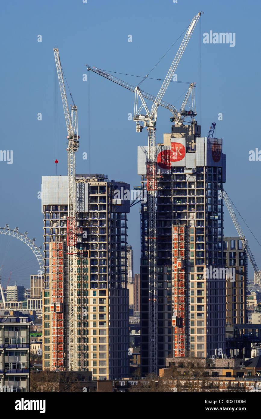 Londres, Royaume-Uni. 2 décembre 2025. La construction des blocs de tour se poursuit S&T. John Sisk & son (Sisk) a été chargé par Greystar Real Estate Partners, LLC (« Greystar ») de livrer deux bâtiments clés situés sur le site de l’ancienne biscuiterie de Bermondsey, au sud de Londres, d’une valeur de 181 millions de livres sterling Crédit : Guy Corbishley/Alamy Live News Banque D'Images