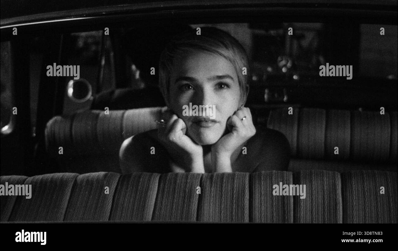 Nouvelle vague (2025) réalisé par Richard Linklater et mettant en vedette Zoey Deutch dans le rôle de Jean Seberg dans une comédie-drame sur Jean-Luc Godard filmant à bout de souffle dans les rues de Paris de la fin des années 1950. Publicité toujours À USAGE ÉDITORIAL EXCLUSIF. Crédit : BFA / Netflix Banque D'Images