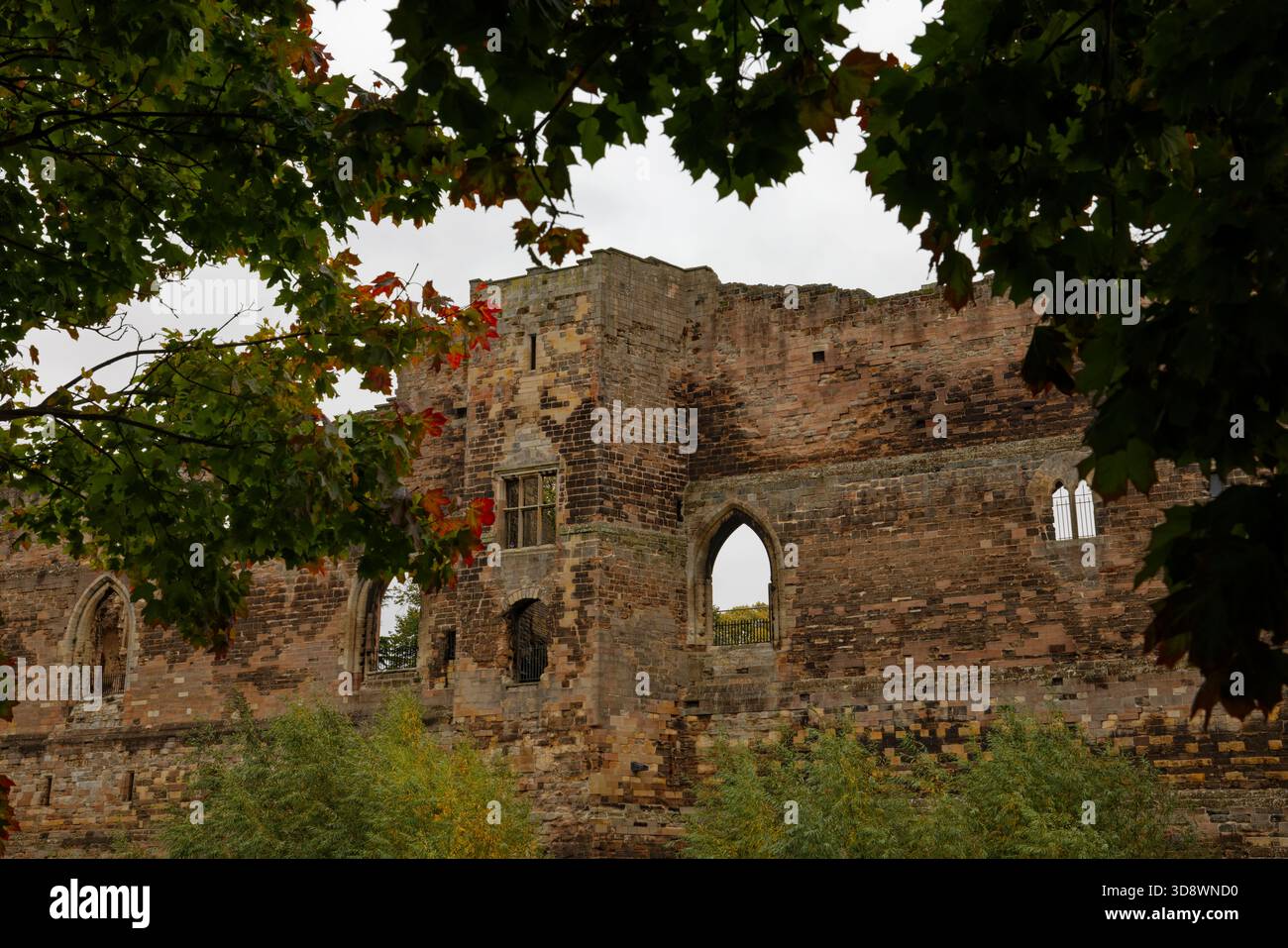 Tours et fenêtres en ruines de l'ancien château de Newark, Newark on Trent, Nottinghamshire, Angleterre. Banque D'Images