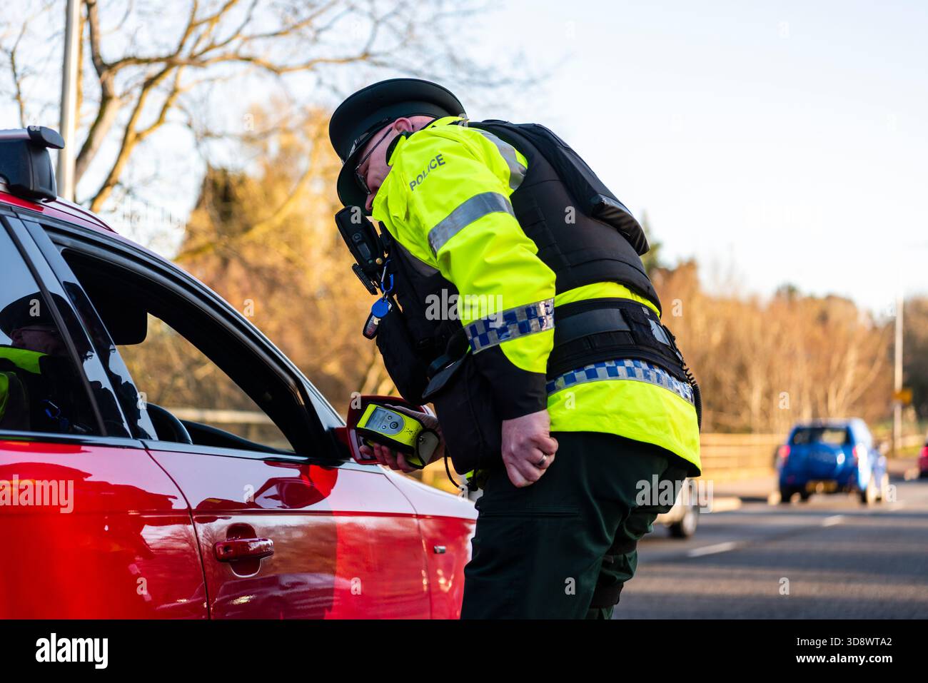 Boire ou boire de la drogue, et vous risquez des vies. C’est l’avertissement brutal du directeur général Sam Donaldson, qui s’est exprimé aujourd’hui mardi 2 décembre à Belfast lors du lancement de la campagne hivernale de lutte contre l’alcool et la drogue menée par les services de police d’Irlande du Nord. « Il n’y a aucune excuse pour conduire avec de l’alcool ou de la drogue », dit-il. « Si vous prenez le volant d’un véhicule après avoir bu ou pris de la drogue, vous vous mettez vous-même et tout le monde en danger. » Le surintendant en chef Donaldson dit qu'une opération de maintien de l'ordre proactive se déroulera à travers l'Irlande du Nord pour augmenter les essais routiers, et wi Banque D'Images