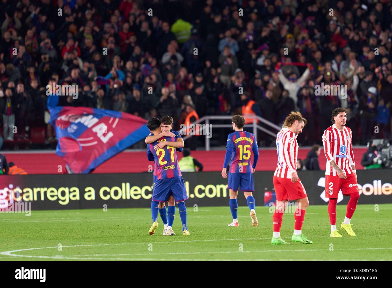 Barcelone, Espagne. 03 décembre 2025. BARCELONE, ESPAGNE - 02 DÉCEMBRE : DRO Fernandez du FC Barcelone réagit devant Pau Cubarsi du FC Barcelone lors du match LaLiga EA Sports entre le FC Barcelone et l'Atletico de Madrid au Spotify Camp Nou le 02 décembre 2025 à Barcelone, Espagne. (Photo Gerard Franco/photo Players images/Magara Press) crédit : Magara Press SL/Alamy Live News Banque D'Images