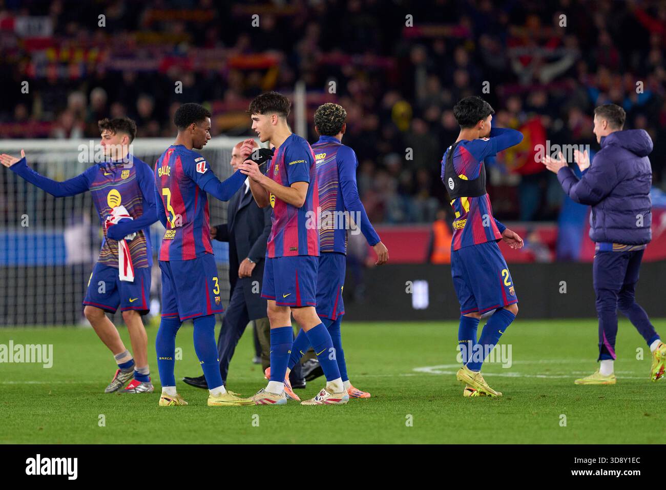 Barcelone, Espagne. 03 décembre 2025. BARCELONE, ESPAGNE - 02 DÉCEMBRE : les joueurs du FC Barcelone célèbrent la victoire après le match LaLiga EA Sports entre le FC Barcelone et l'Atletico de Madrid au Spotify Camp Nou le 02 décembre 2025 à Barcelone, Espagne. (Photo Gerard Franco/photo Players images/Magara Press) crédit : Magara Press SL/Alamy Live News Banque D'Images