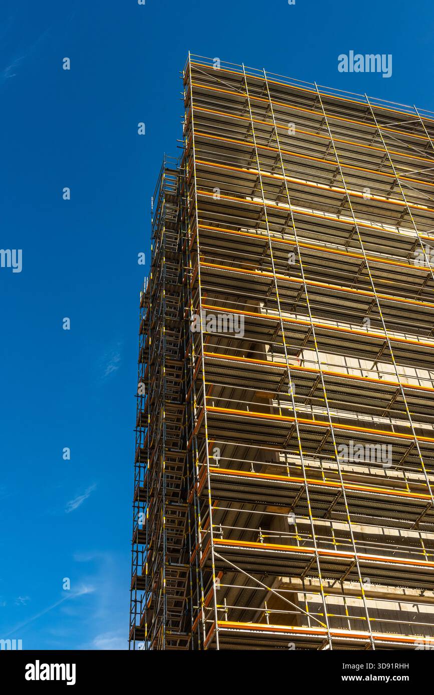 Immeuble de bureaux gratte-ciel en construction dans le nouveau quartier européen de Francfort, Allemagne Banque D'Images