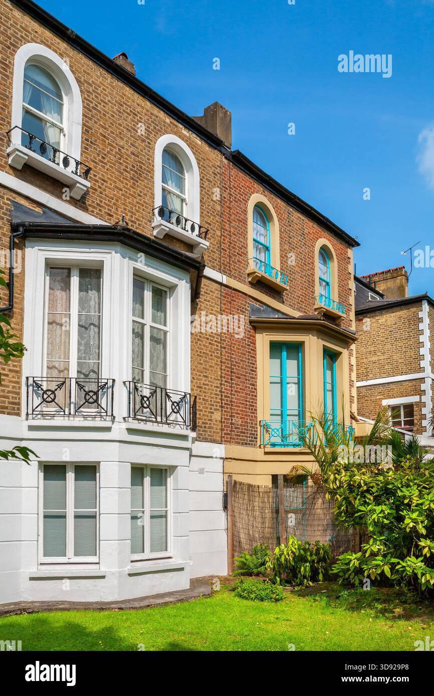 Façades en briques de maisons mitoyennes. Hammersmith, Londres, Angleterre Banque D'Images