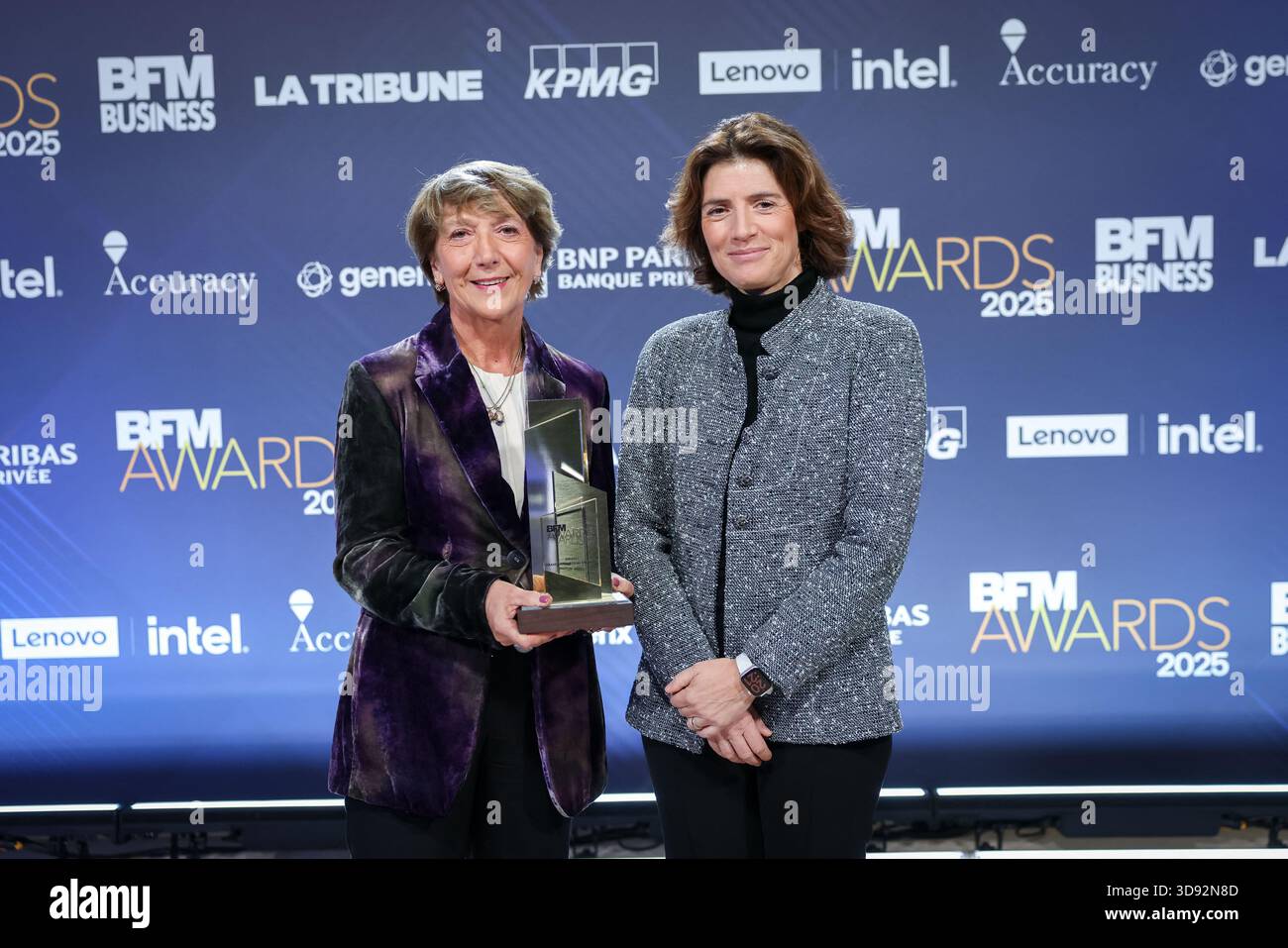 Opérateur national français de jeux de loterie et de Paris sportifs France des Jeux (FDJ) PDG du Groupe Stéphane Pallez et PDG de la société française de télécommunications Orange Christel Heydemann lors de la 21ème édition des BFM Awards au Grand Palais de Paris, France, le 2 décembre 2025. Photo Alexis Jumeau/ABACAPRESS.COM Banque D'Images