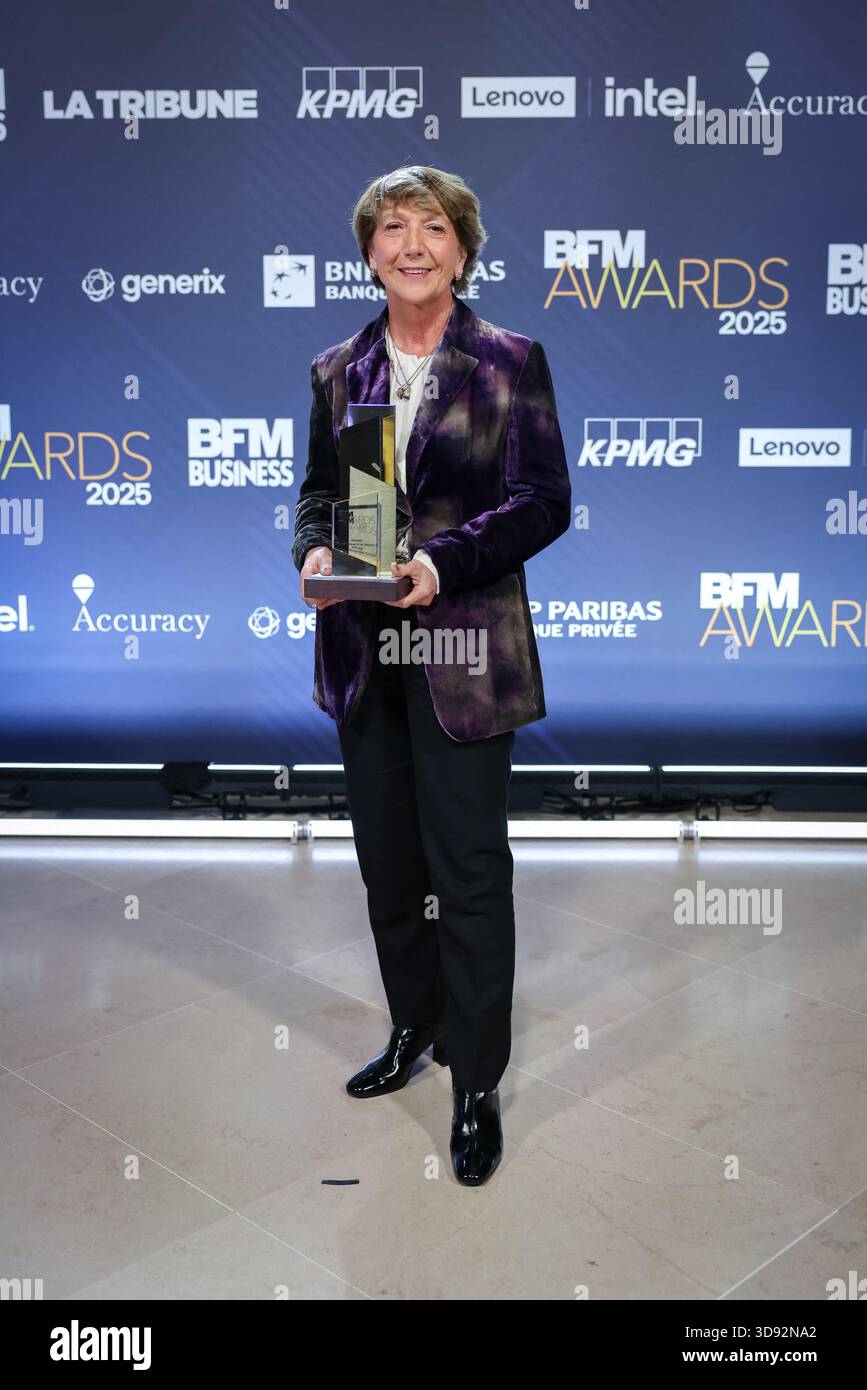 Paris, France. 02 décembre 2025. Stéphane Pallez, directeur général du groupe français de jeux de loterie et Paris sportifs, France des Jeux (FDJ), lors de la 21e édition des BFM Awards au Grand Palais de Paris, France, le 2 décembre 2025. Photo par Alexis Jumeau/ABACAPRESS.COM crédit : Abaca Press/Alamy Live News Banque D'Images