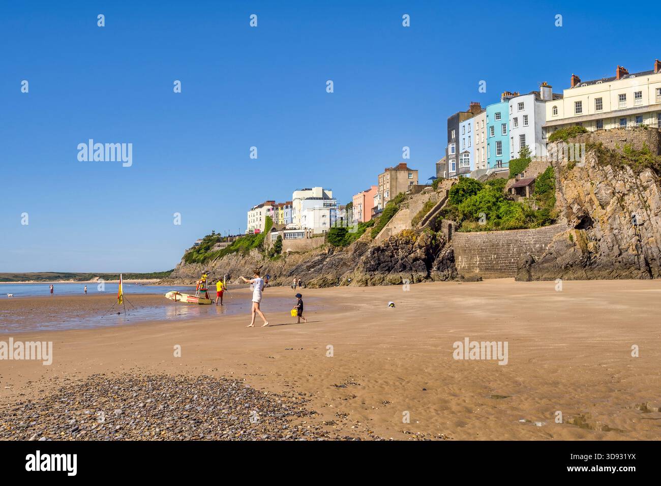 Tenby, Castle Beach, tôt un matin d'été lumineux pendant la canicule de juillet. Banque D'Images