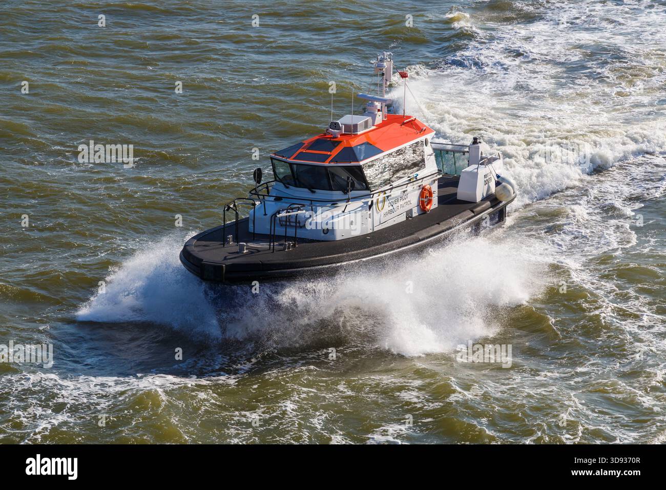 Dover Pilot Harbour Patrol Boat DHB Diligent à Dover, Kent, Royaume-Uni en mai Banque D'Images