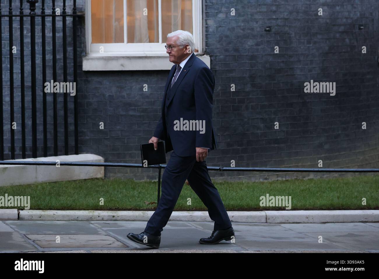 Londres, Royaume-Uni. 3 décembre 2025. Le premier ministre britannique Keir Starmer accueille le président allemand Frank-Walter Steinmeier devant le 10 Downing Street au début de la visite d'État de trois jours de Steinmeier au Royaume-Uni. Crédit : Zeynep Demir Aslım/Alamy Live News Banque D'Images