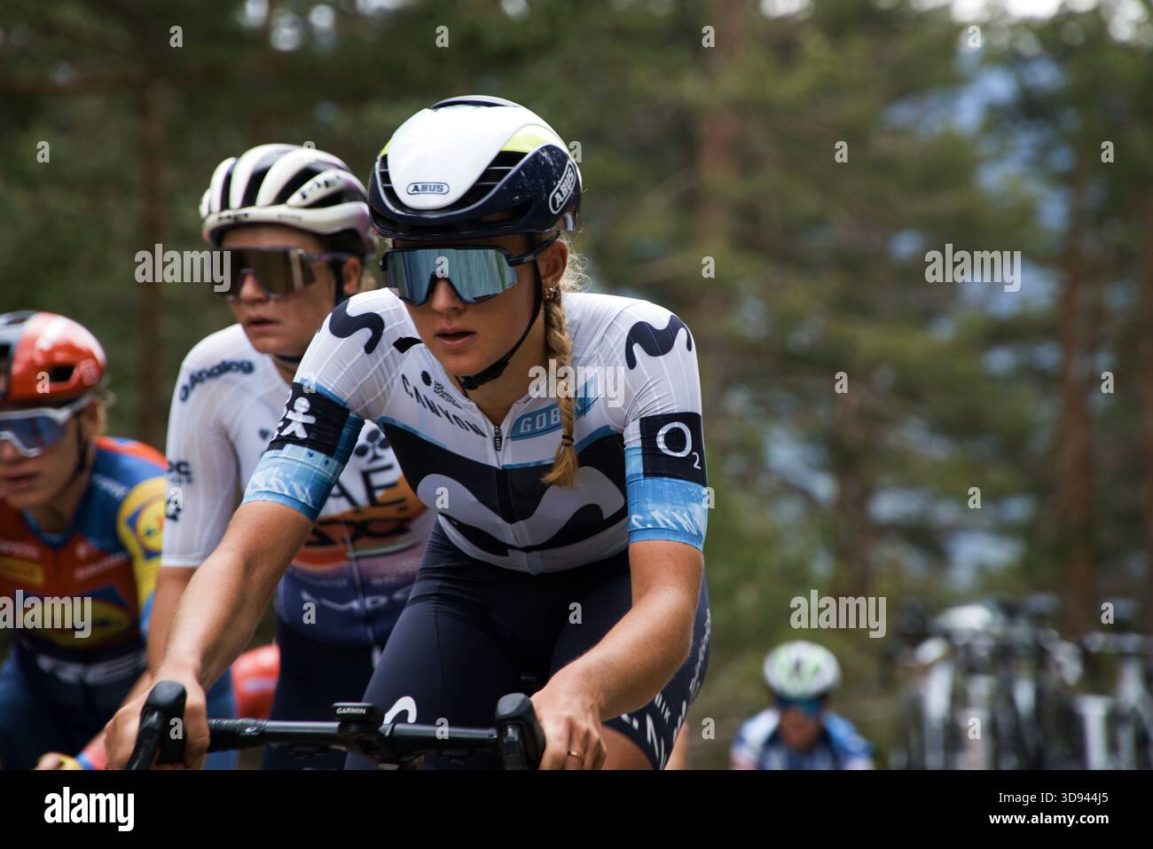 8 mai 2025, Lagunas de Neila, Espagne : le cycliste britannique Cat Ferguson de l'équipe Movistar lors de la cinquième étape de la Vuelta Femenina by Carrefour Banque D'Images