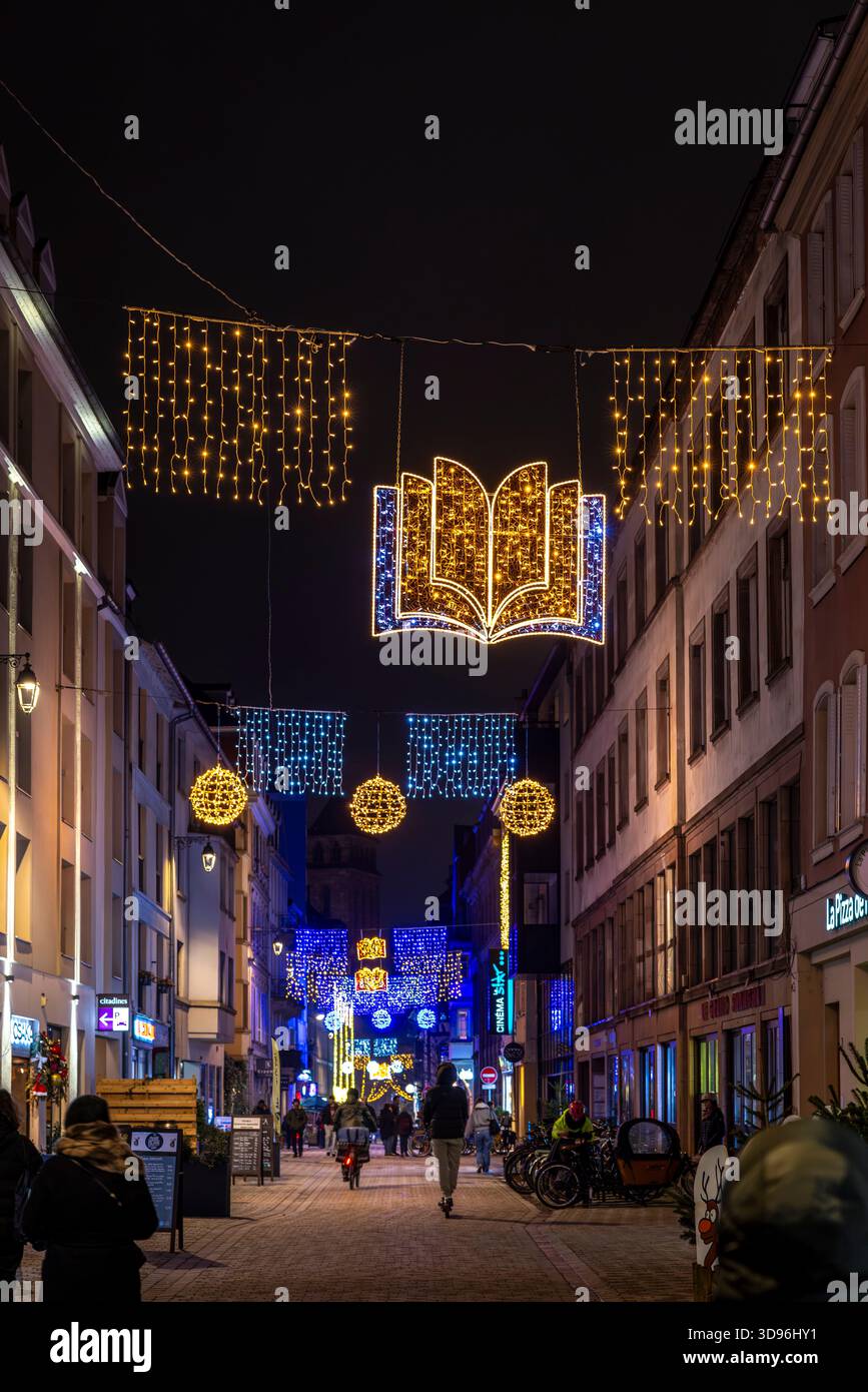 Strasbourg, France - 27 novembre 2025 : décoration de noël de rue à Strasbourg, France Banque D'Images
