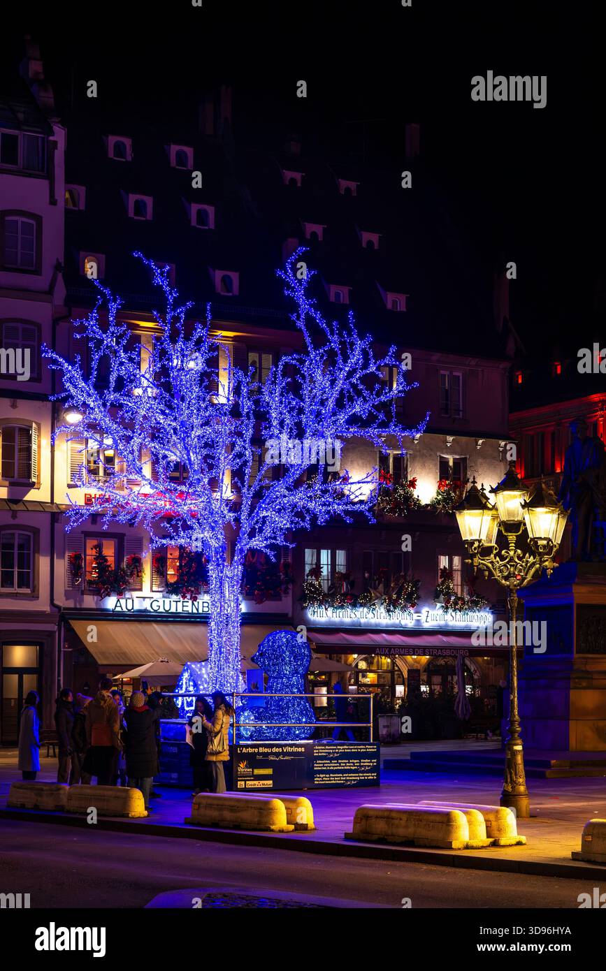Strasbourg, France - 27 novembre 2025 : décoration de noël de rue à Strasbourg, France Banque D'Images
