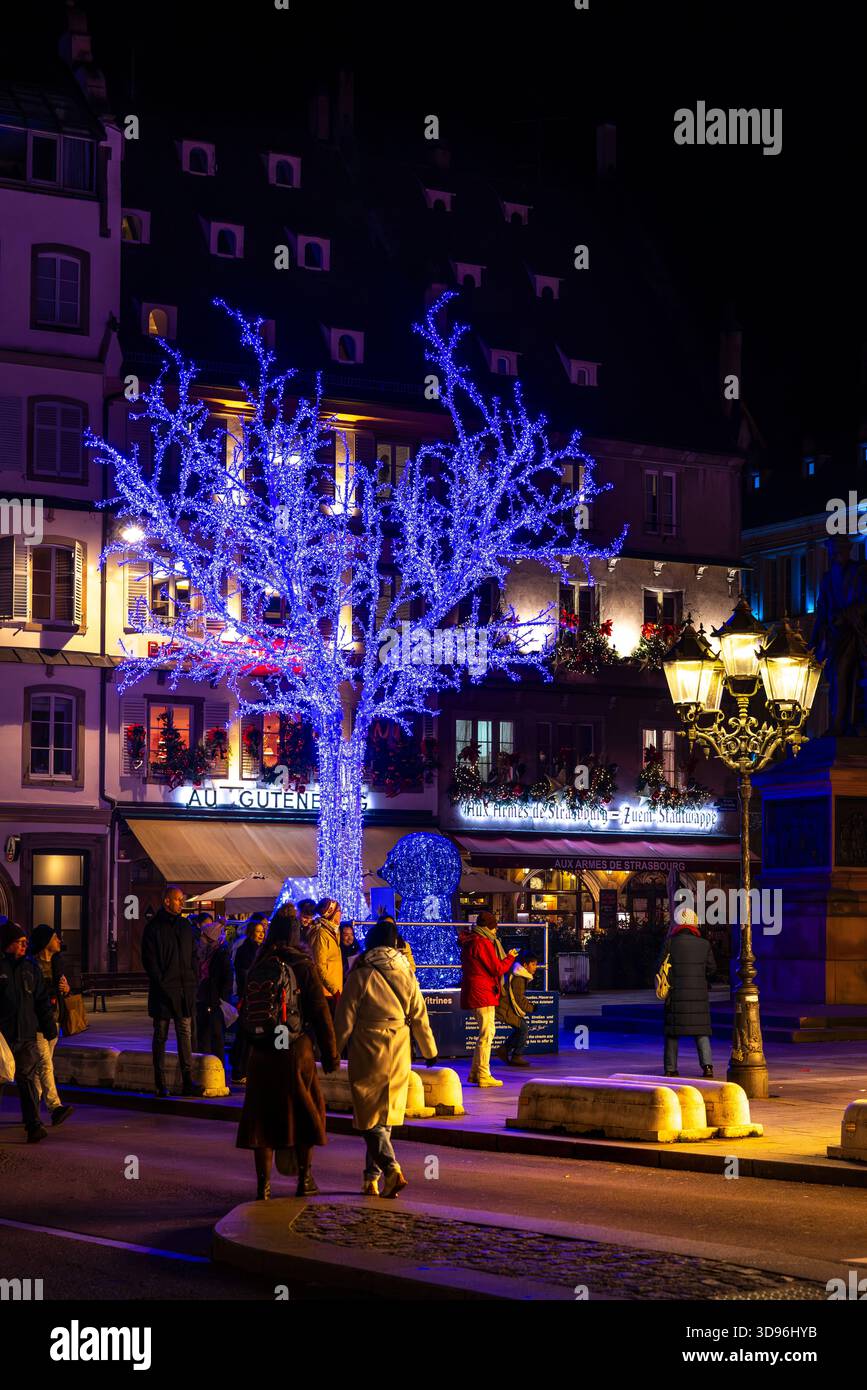 Strasbourg, France - 27 novembre 2025 : décoration de noël de rue à Strasbourg, France Banque D'Images