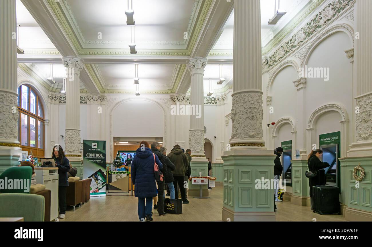 Architecture historique de style classique intérieur de Lloyds Bank, Cornhill, centre-ville d'Ipswich, Suffolk, Angleterre, architecte britannique Thomas William Cotman Banque D'Images
