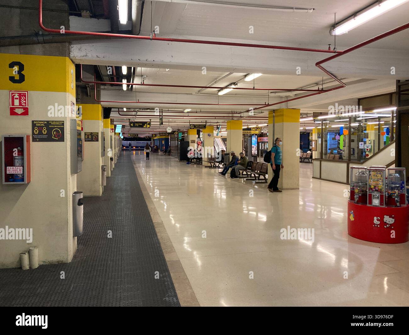 Intérieur de la gare routière de Santander. Espagne. Centre espagnol de transport du bâtiment Banque D'Images
