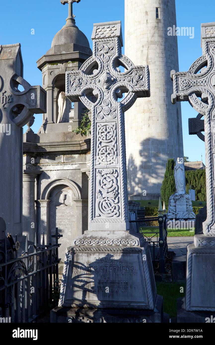 tombe celtique de la croix de fenian james stephens membre fondateur et président de la fraternité républicaine irlandaise irb glasnevin cimetière dublin, république Banque D'Images