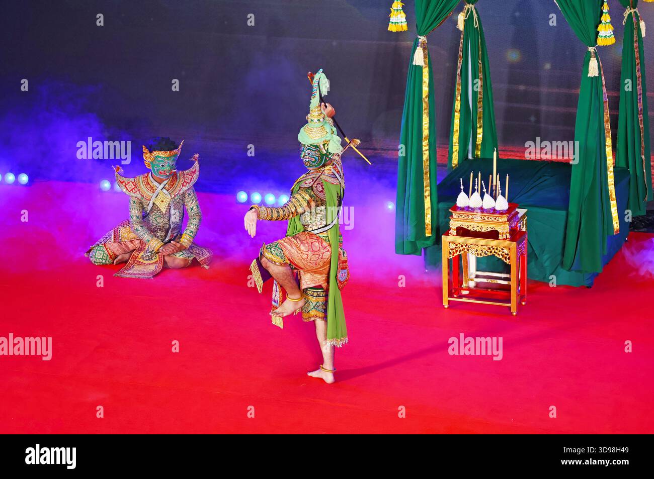 Khon, fascinant drame de danse masquée traditionnel thaïlandais dans la scène du prince démon Indrajit avant la bataille Banque D'Images