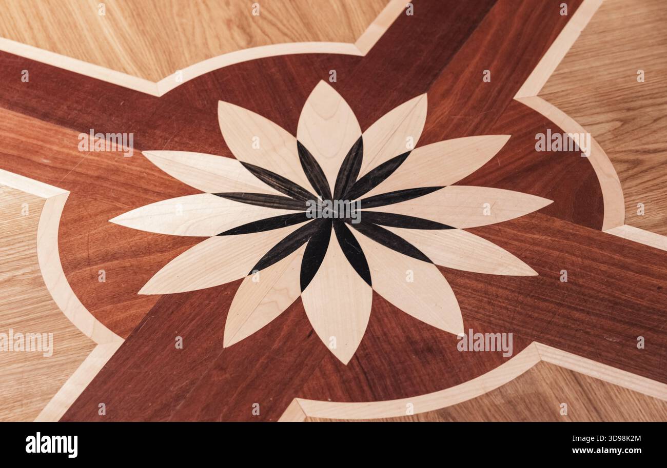 Élément de conception de fleurs de parquet en bois avec différents types de bois, motif géométrique abstrait sur le sol de l'intérieur classique. Architecture backgro Banque D'Images