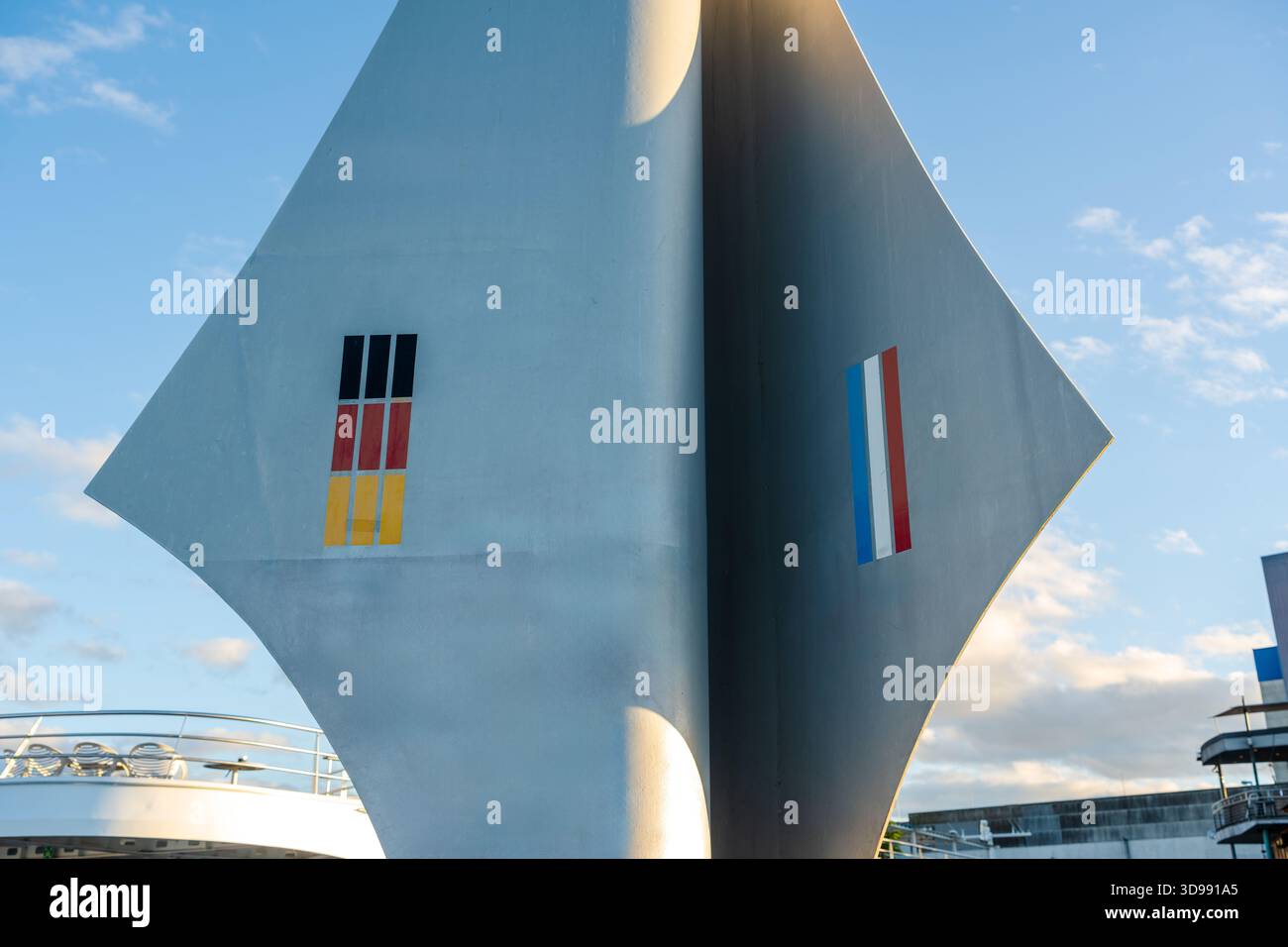 Dreilaendereck triangle frontière monument détail des drapeaux. Bâle, Canton de Bâle-ville, Suisse. Banque D'Images