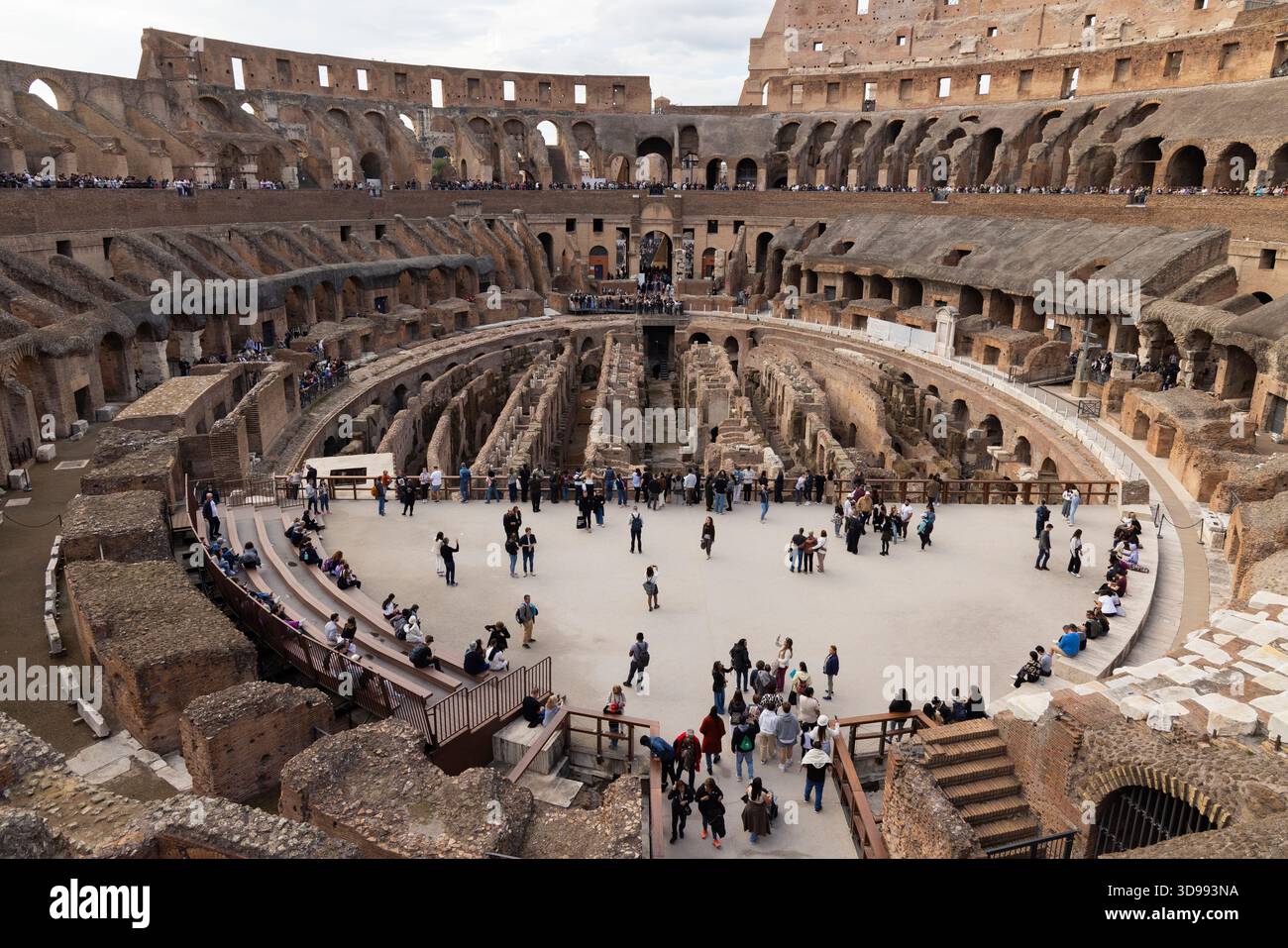 Vue de l'intérieur du Colisée ou amphithéâtre Flavien à Rome, Italie Banque D'Images