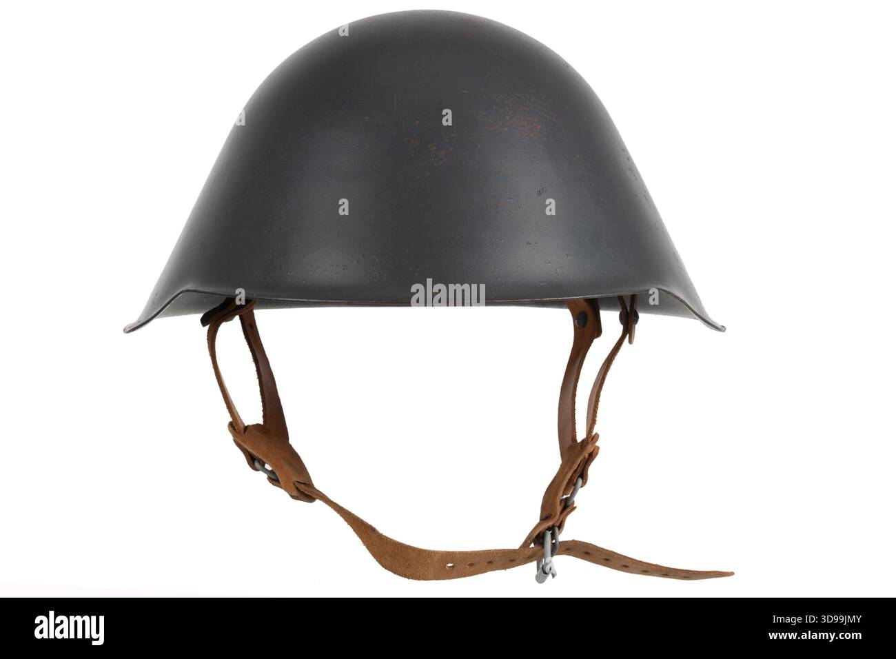 Casque de l'armée de l'Allemagne de l'est isolé sur fond blanc Banque D'Images
