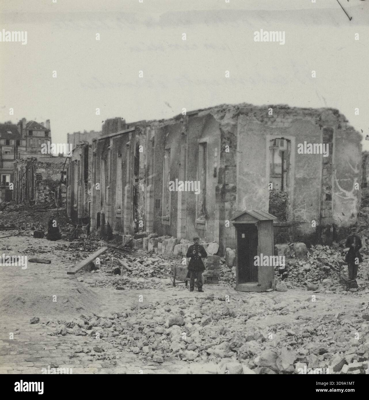 Les quais de la Villette, incendiés pendant la commune, se sont effondrés des bâtiments, 19ème arrondissement, Paris. Blancard, Hippolyte, photographe, entre le 28 mai 1871 et 1871, photographie, Arts graphiques, photographie, tirage platine, dimensions - oeuvre : hauteur : 9,7 cm, largeur : 9,2 Banque D'Images