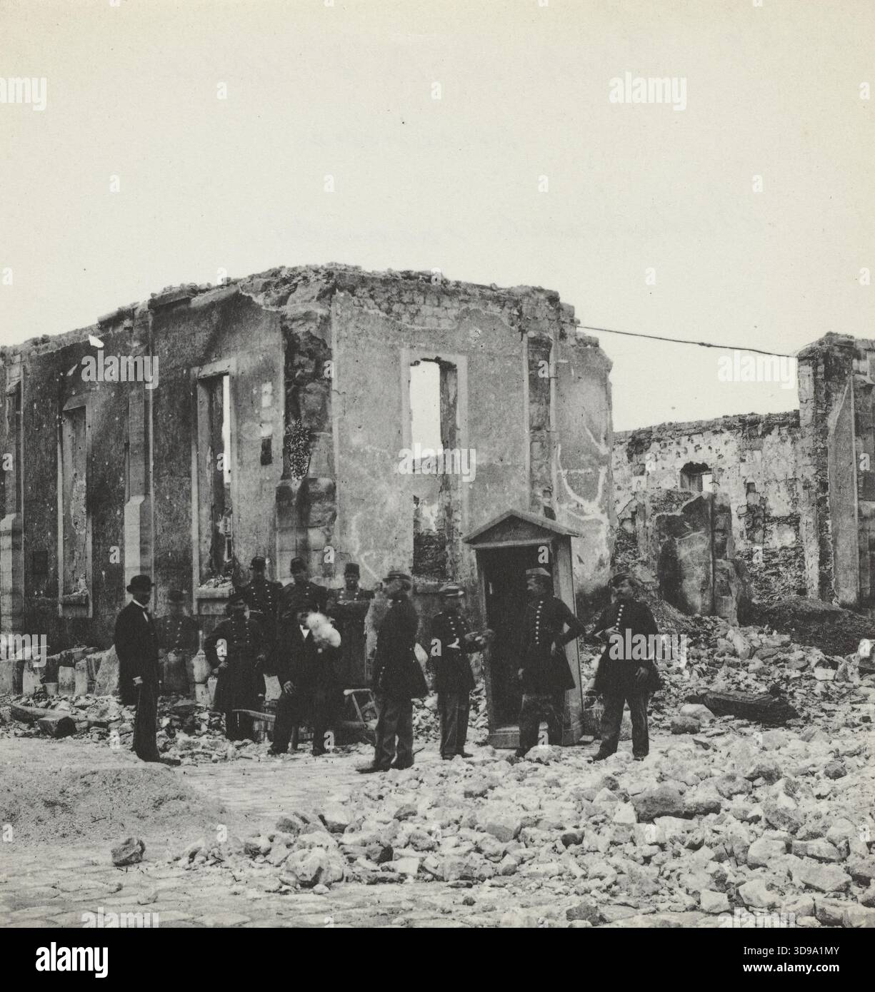 Les quais de la Villette, incendiés pendant la commune, se sont effondrés des bâtiments, 19ème arrondissement, Paris. Blancard, Hippolyte, photographe, entre le 28 mai 1871 et 1871, photographie, Arts graphiques, photographie, tirage platine, dimensions - oeuvre : hauteur : 9,7 cm, largeur : 9,2 Banque D'Images