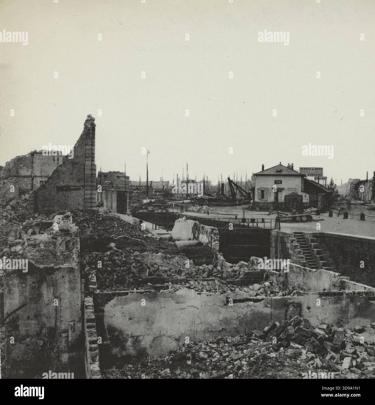 Les quais de la Villette, incendiés pendant la commune, 19ème arrondissement, Paris. Blancard, Hippolyte, photographe, entre le 28 mai 1871 et 1871, photographie, Arts graphiques, photographie, tirage platine, dimensions - oeuvre : hauteur : 8,3 cm, largeur : 8,5 Banque D'Images