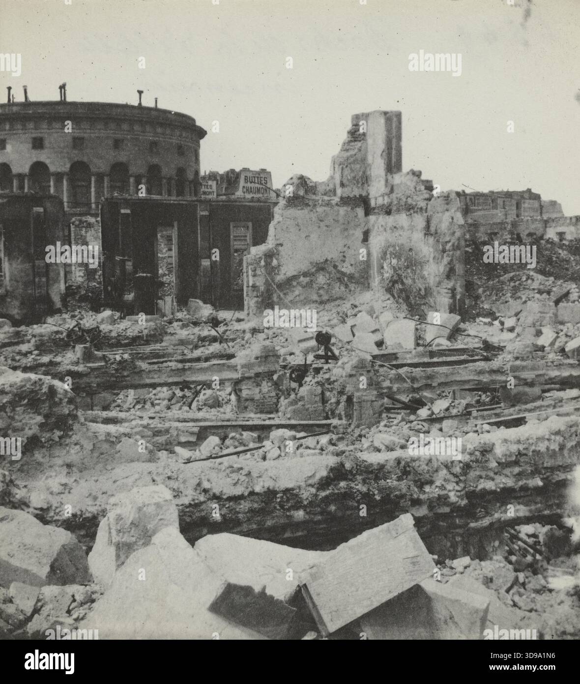 Les quais de la Villette, incendiés pendant la commune, 19ème arrondissement, Paris. Blancard, Hippolyte, photographe, entre le 28 mai 1871 et 1871, photographie, Arts graphiques, photographie, tirage platine, dimensions - oeuvre : hauteur : 8,3 cm, largeur : 8,5 Banque D'Images