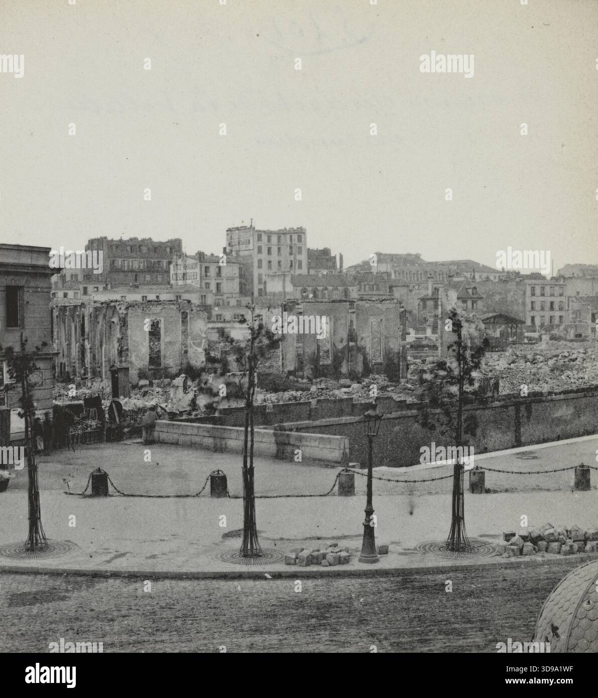 Panorama des quais en feu de la Villette, 19ème arrondissement, Paris, Blancard, Hippolyte, photographe, après le 28 mai 1871, photographie, Arts graphiques, panorama, photographie, tirage platine, dimensions - travail : hauteur : 10 cm, largeur : 9,2 Banque D'Images