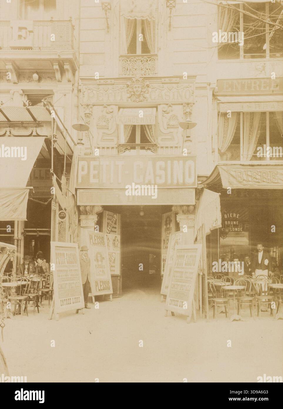 Concert au petit Casino, Boulevard Montmartre, 9ème arrondissement, Paris, Albert Brichaut, photographe, entre 1870 et 1901, photographie, Arts graphiques, photographie, Paris, dimensions - oeuvre : hauteur : 16,6 cm, largeur : 12,3 cm, dimensions - ancienne monture : hauteur : 42,1 cm, largeur : 30,9 Banque D'Images