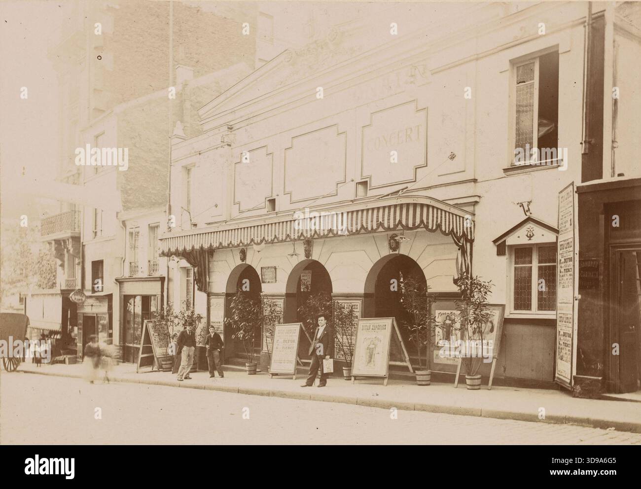 Concert au Divan Japonais, rue des Martyrs, 18ème arrondissement, Paris, Brichaut, Albert, photographe, Array, photographie, Arts graphiques, photographie, tirage d'Albumen, Paris, dimensions - oeuvre : hauteur : 11,9 cm, largeur : 17 cm, dimensions - ancienne monture : hauteur : 41,2 cm, largeur : 31,1 Banque D'Images