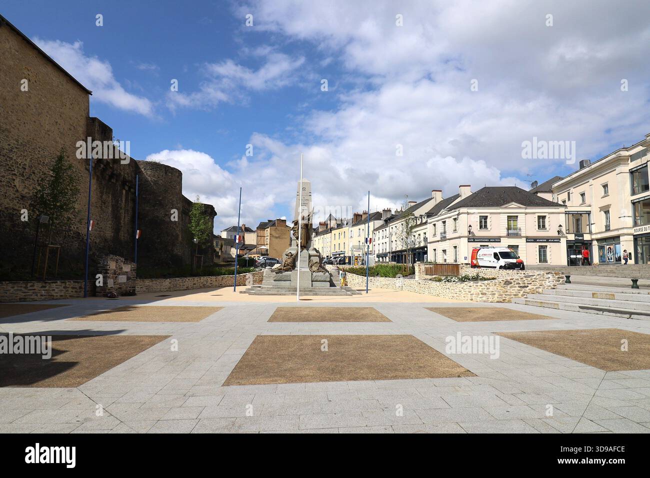 La place du 18 juin 1940, ville de Laval, département de Mayenne, France Banque D'Images