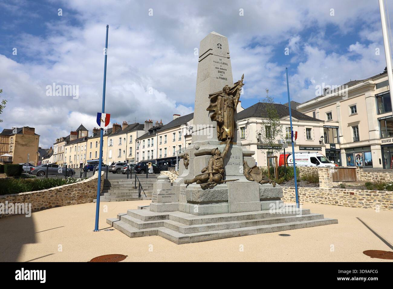 La place du 18 juin 1940, ville de Laval, département de Mayenne, France Banque D'Images