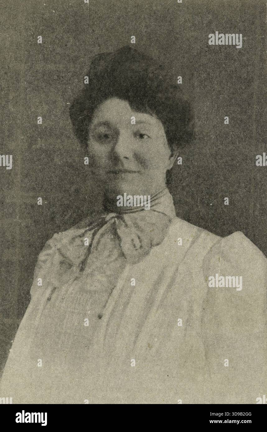 Portrait d'Yvette Guilbert (1864-), chanteur de café-concert, Gerschel Frères, photographe, entre 1860 et 1890, seconde moitié du XIXe siècle, photographie, Arts graphiques, photographie, Albumen print, dimensions - oeuvre : hauteur : 10 cm, largeur : 6,3 cm, dimensions - montage original : hauteur : cm, largeur : Banque D'Images