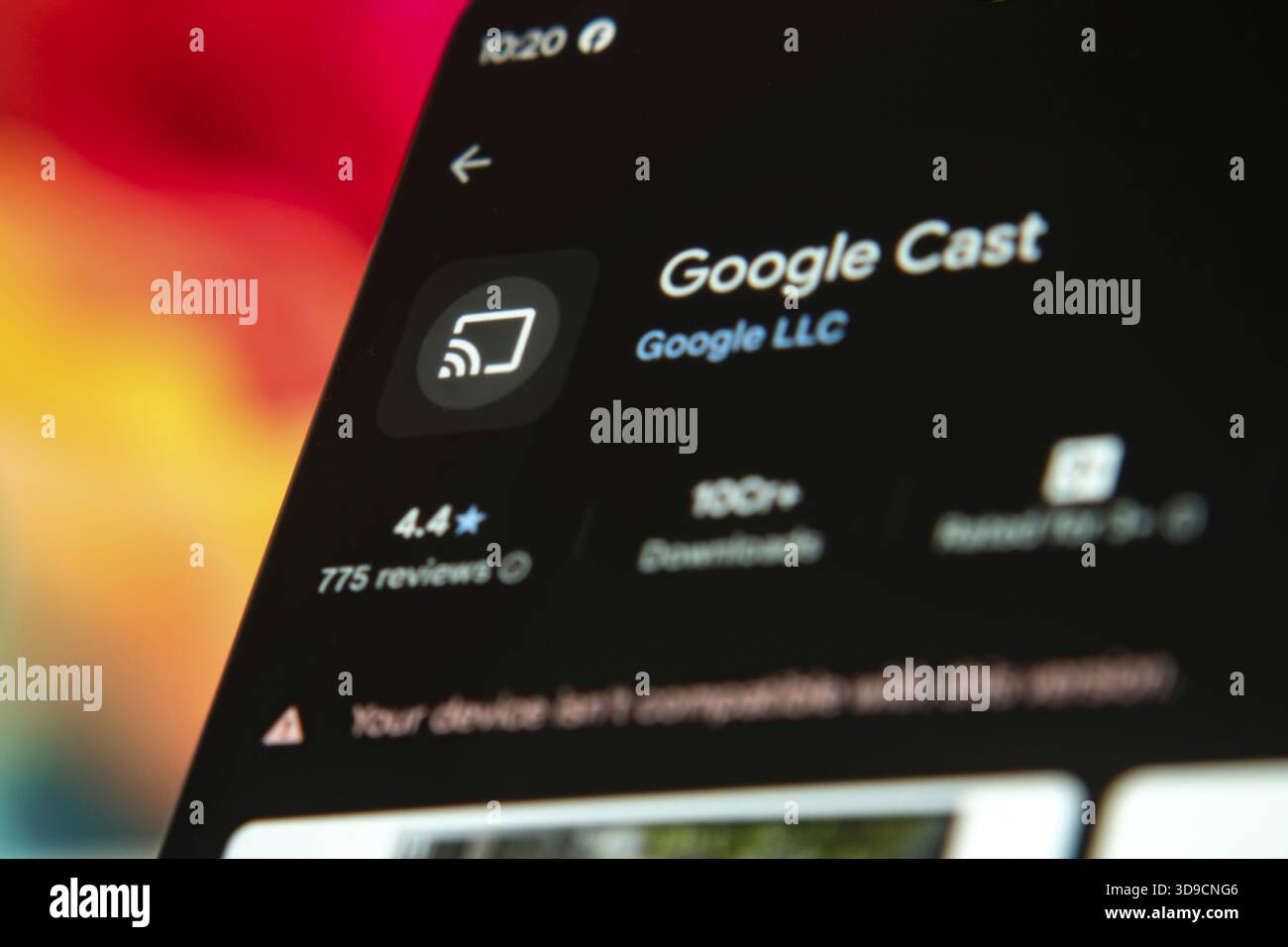 Instantané de l'interface de l'application Google Cast en mode sombre avec les évaluations des utilisateurs et une ambiance colorée Banque D'Images