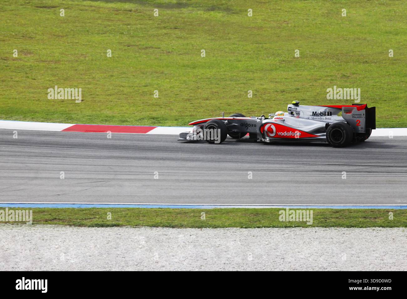 SEPANG, MALAISIE - 04 AVRIL : le pilote Vodafone McLaren Mercedes Lewis Hamilton, de Grande-Bretagne, conduit sur le circuit F1 de Sepang 04 avril 2010 i Banque D'Images
