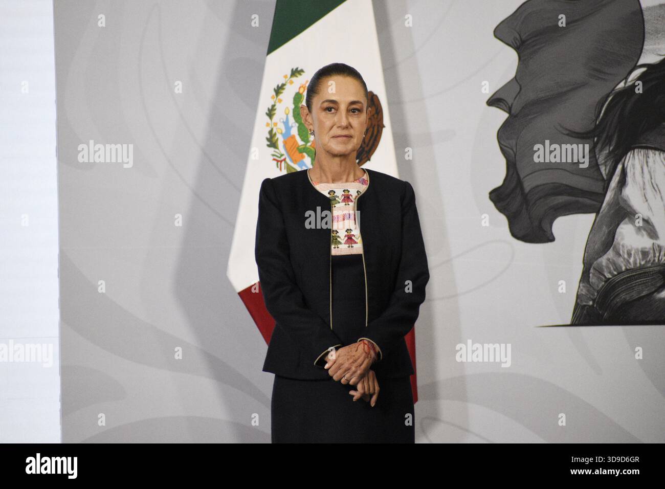 Non exclusif : la présidente du Mexique, Claudia Sheinbaum Pardo, parle du rapport d'avancement sur le projet ferroviaire national lors d'une conférence de presse Banque D'Images