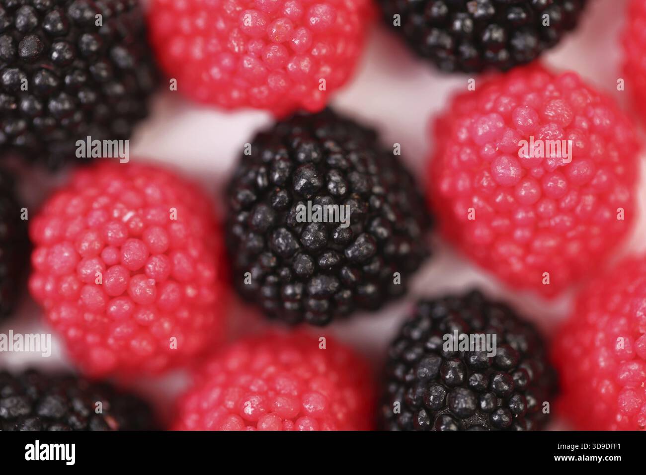 Jujube boules colorées sur un fond blanc Banque D'Images