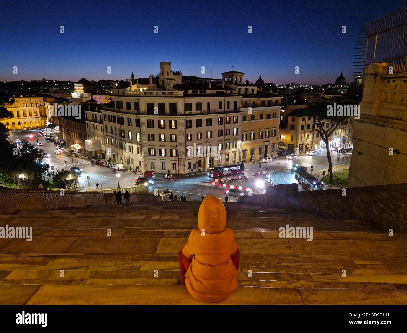 Rome, Italie - 10 janvier 2024 : Détails des rues de Rome, Italie, la nuit. Banque D'Images
