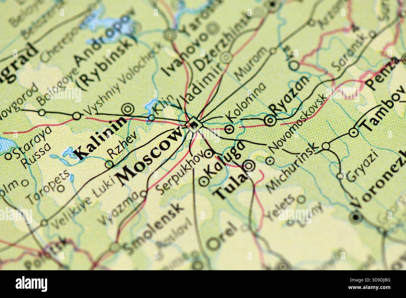 Carte détaillée mettant l'accent sur Moscou et la région de la Russie centrale, illustrant le réseau dense de grandes villes, routes et lignes ferroviaires rayonnant vers l'extérieur Banque D'Images