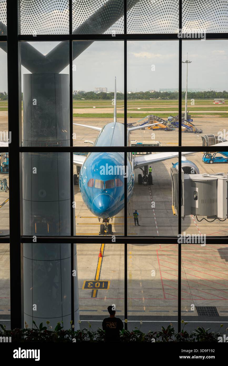 Un avion de Vietnam Airlines stationné à l'aéroport international de Tan son Nhat, Ho Chi Minh-ville, Vietnam Banque D'Images