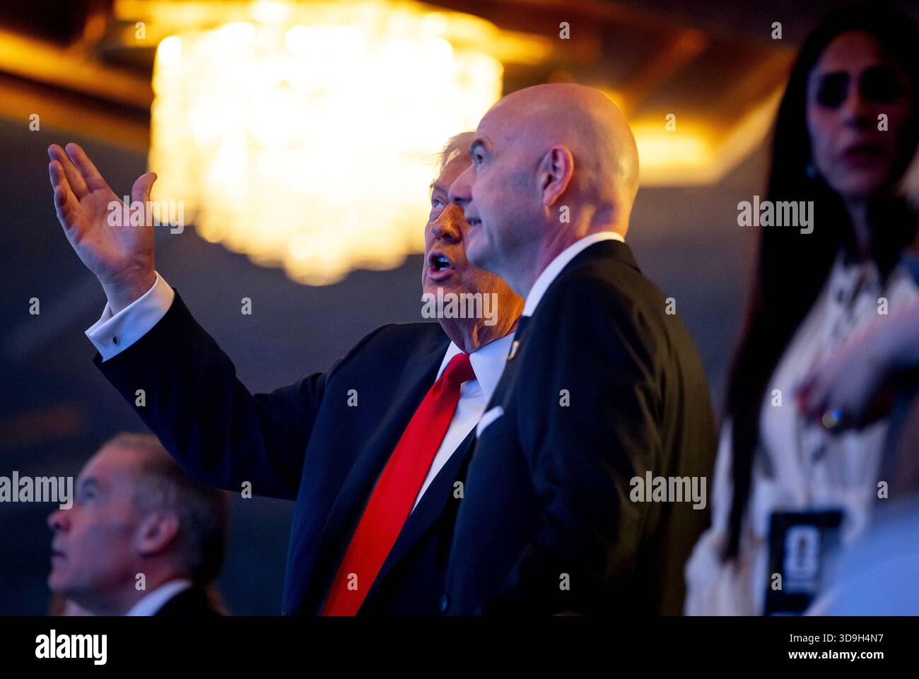 WASHINGTON - le président Donald Trump et le président de la FIFA Gianni Infantino lors du tirage au sort de la Coupe du monde 2026 aux États-Unis. ANP KOEN VAN WEEL Banque D'Images