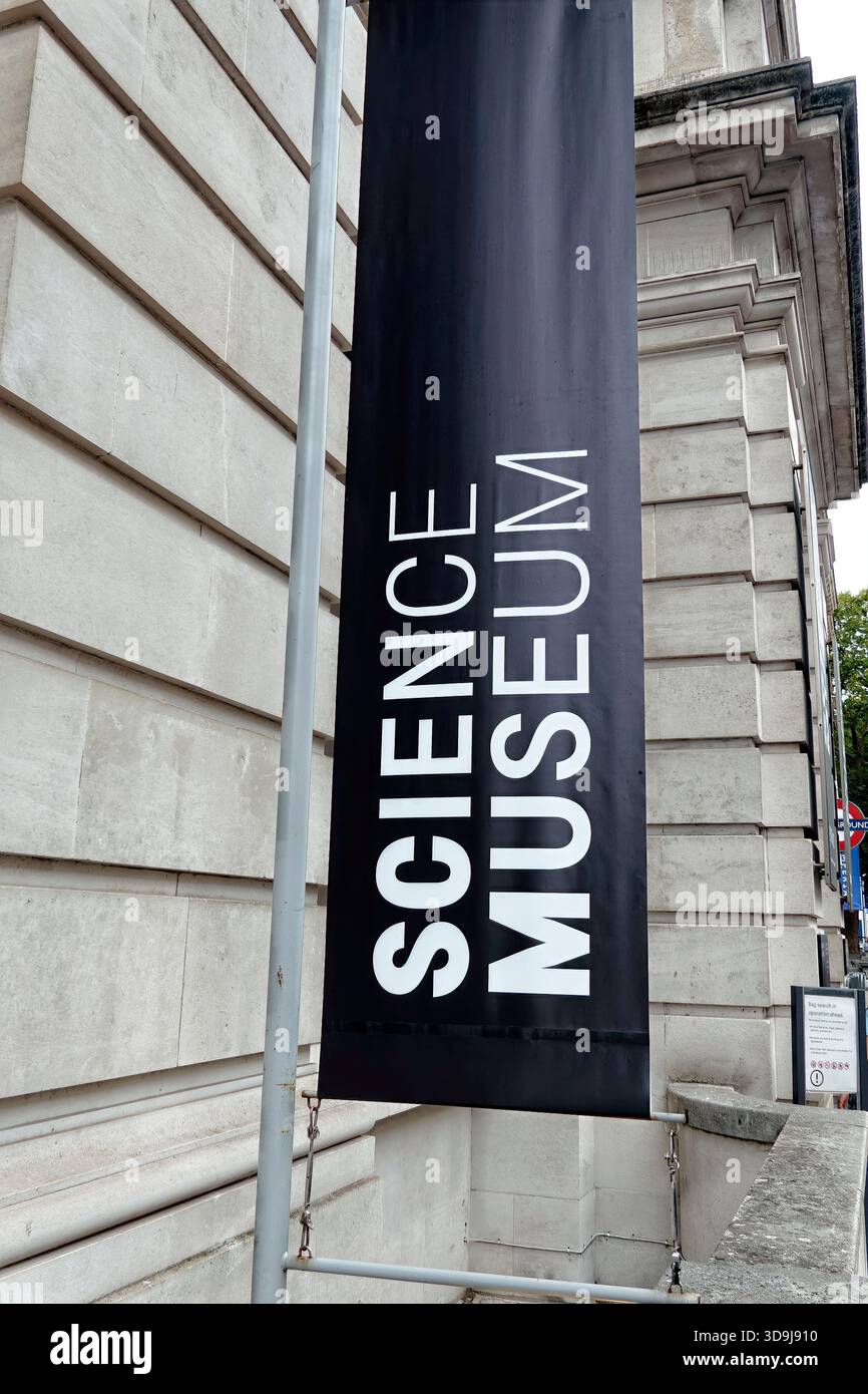 Londres, Angleterre, Royaume-Uni - 3 août 2025 : panneau d'entrée du London Science Museum dans Exhibition Road, Londres, Angleterre, Royaume-Uni Banque D'Images