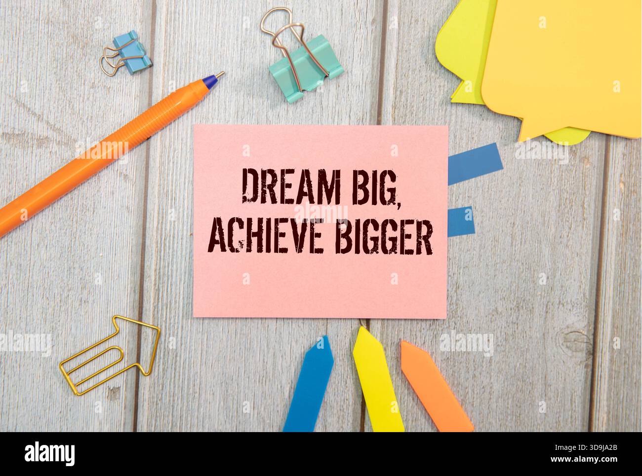 Boîte de conversation avec les mots commencez petit et pensez grand. Business et Think Big Start petit concept Banque D'Images