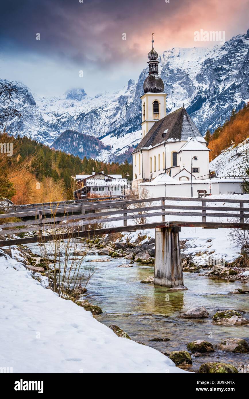 Ramsau am Berchtesgaden, Allemagne. Église Saint-Sébastien, paysage enneigé d'hiver dans le Bayern Land. Banque D'Images