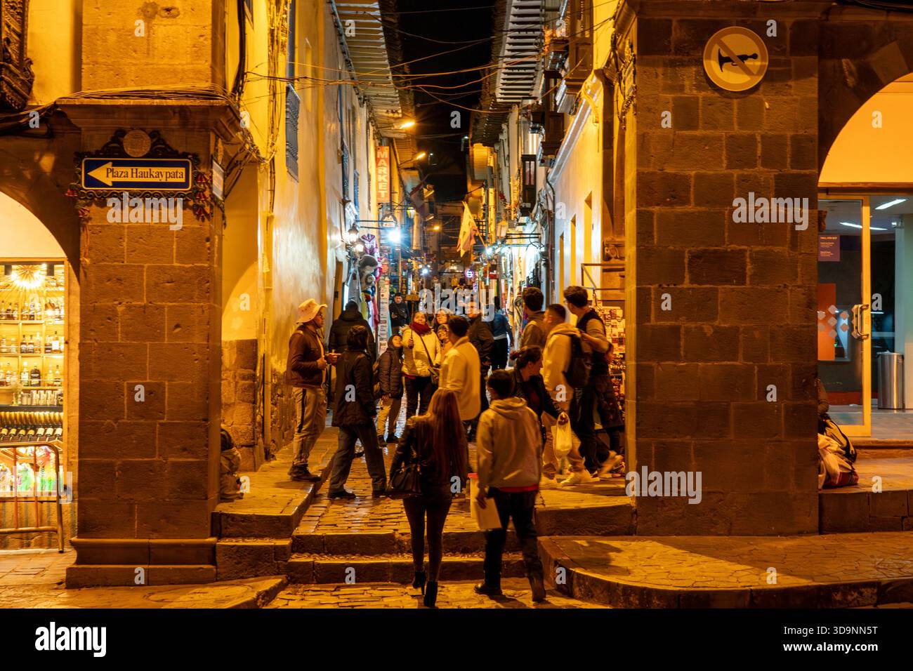 Calle Procuradores au crépuscule, Cusco, Pérou. Banque D'Images