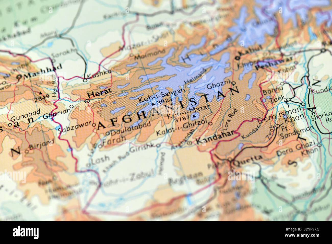Plan détaillé de l'Afghanistan, montrant les chaînes de montagnes escarpées du pays comme Koh-i-Sangan, et les grandes villes comme Herat et Kandahar. Banque D'Images