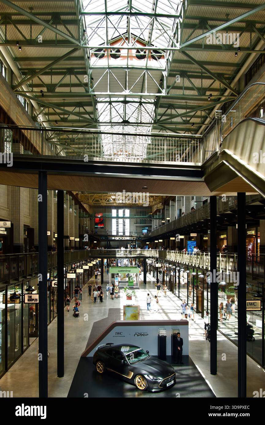 Réplique de véhicule inspiré par le nouveau film F1 le film Mercedes-AMG GT APXGP voiture garée Battersea Power Station Nine Elms Battersea Londres Angleterre Banque D'Images